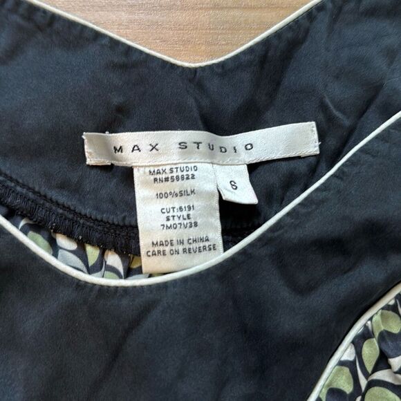 Max studio vintage geometric 100% silk top size small - Picture 2 of 5
